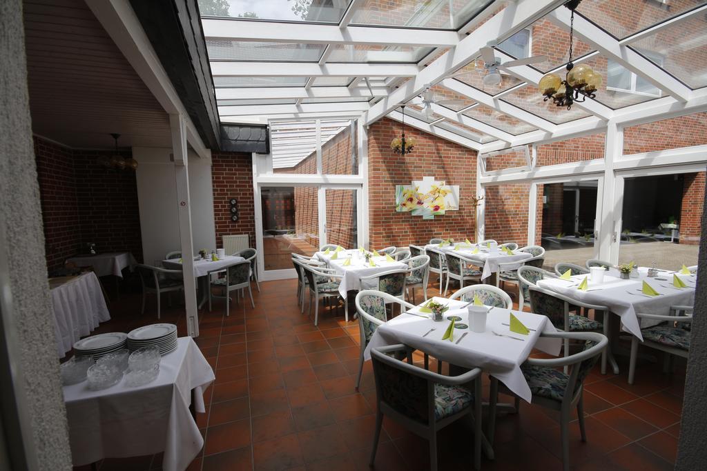 Hotel Restaurant Zum Jaegerheim Wendeburg エクステリア 写真