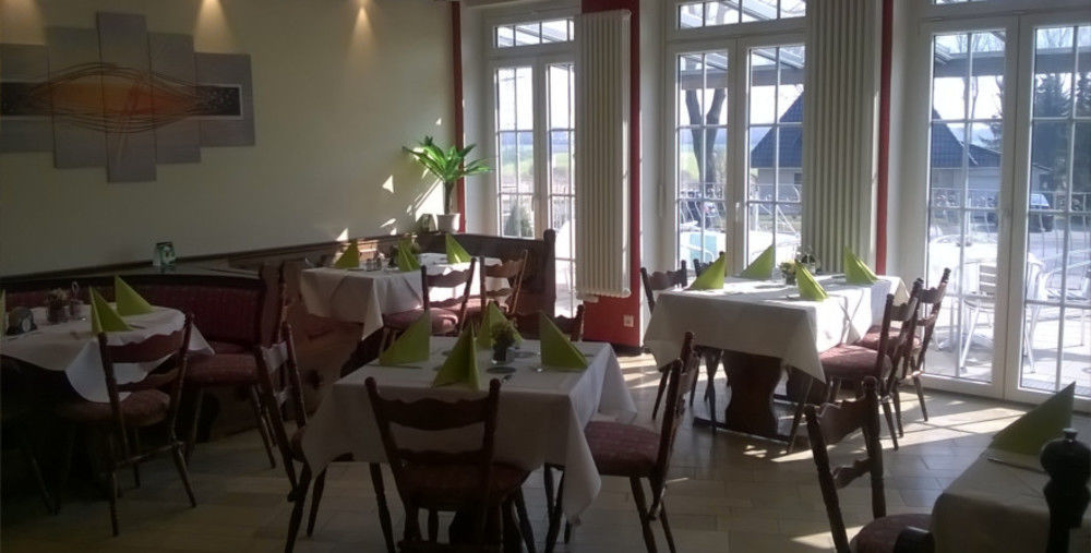 Hotel Restaurant Zum Jaegerheim Wendeburg エクステリア 写真