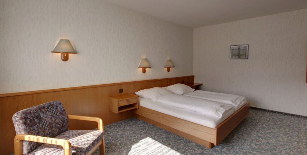 Hotel Restaurant Zum Jaegerheim Wendeburg エクステリア 写真
